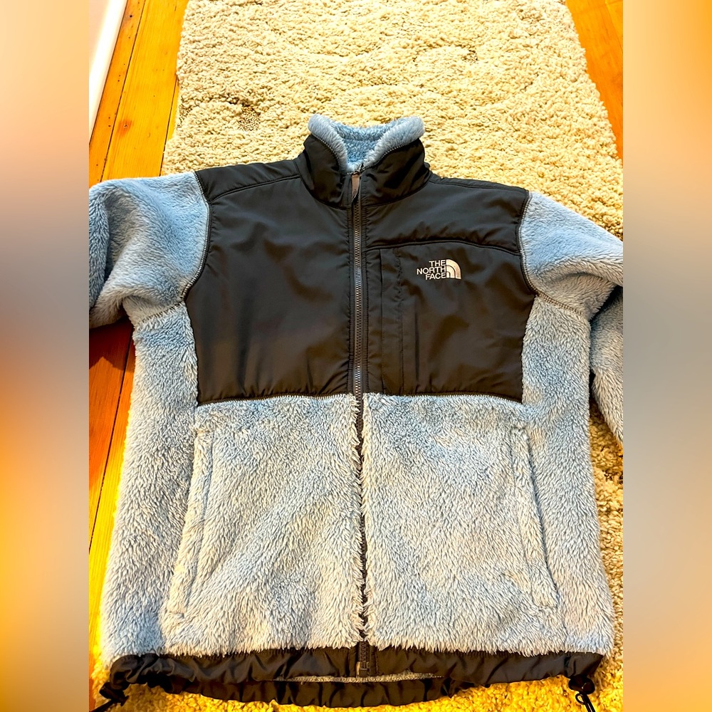 North face fuzzy Denali summit series. Great condition. Size medium women’s.